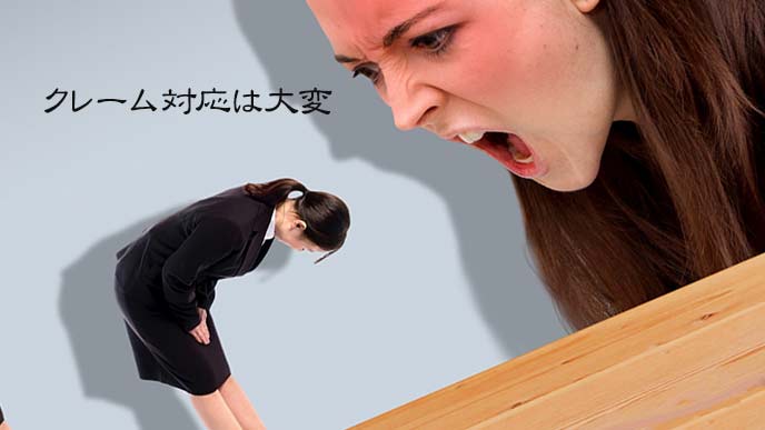 クレームに対応するホテルスタッフ