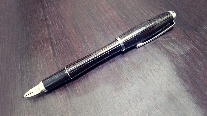 万年筆のような見た目のPARKAR（パーカー）のボールペン