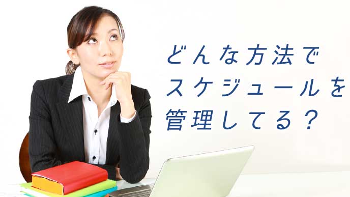 机に座り考えごとをしているOL