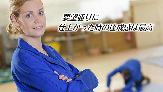 内装工事を見守るインテリアコーディネーター