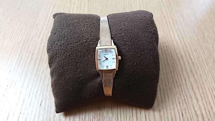 agete スクエアフェイスジュエリーウォッチ