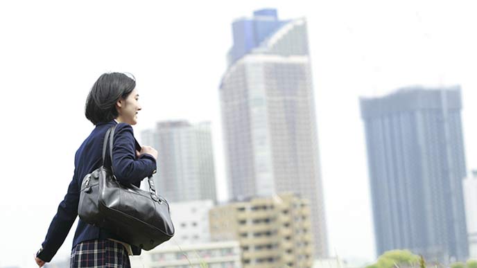 学校帰りの女子高生