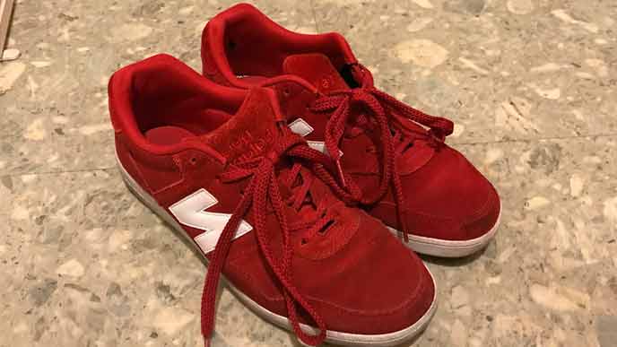 赤いスニーカーVANS