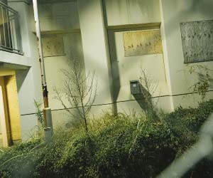 深夜の民家付近