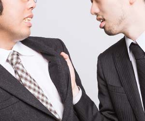 怒っているサラリーマン