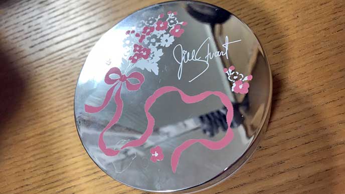 ジルスチュアートのピュアエッセンスクッションコンパクト