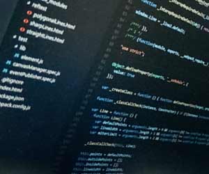 モニター画面に映ったプログラミング