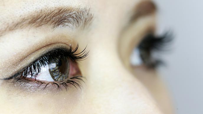 マツエクした女性の目元