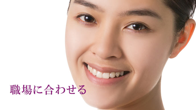 ナチュラルメイクの女性