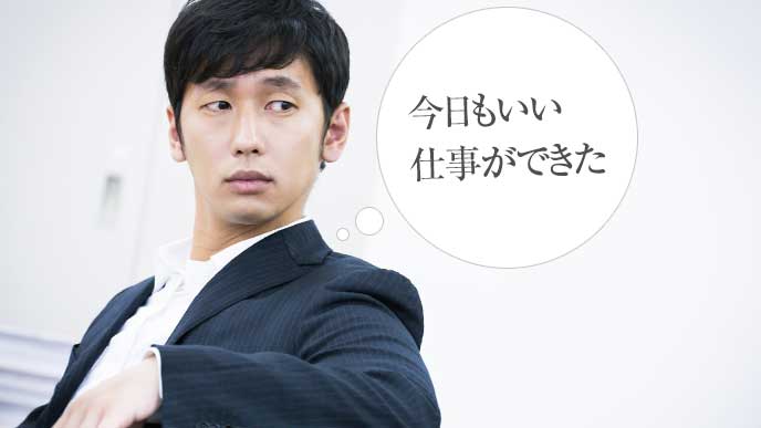 仕事が終わりひと段落した男性社員