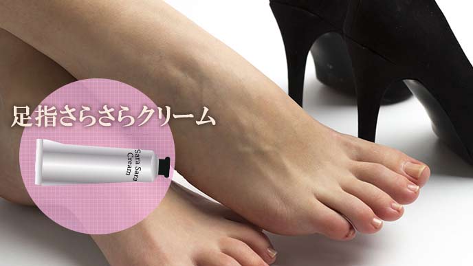 靴を脱いだ女性の足