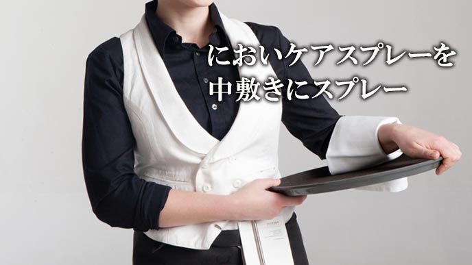 レストラン勤務の女性