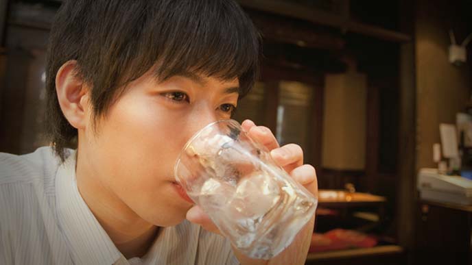 会社の飲み会で話せない新入社員が心がけたい3つのこと 退職assist 会社の飲み会で話せない新入社員が心がけたい3つのこと 退職assist