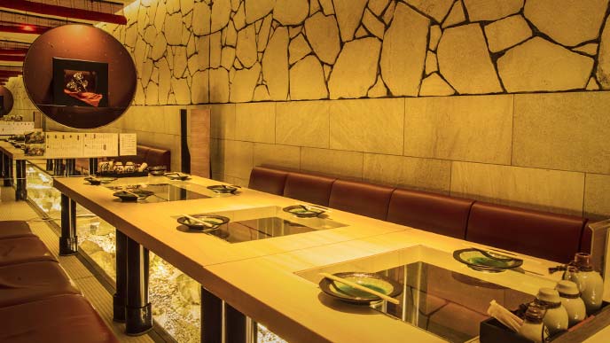 掘りごたつのある居酒屋の席