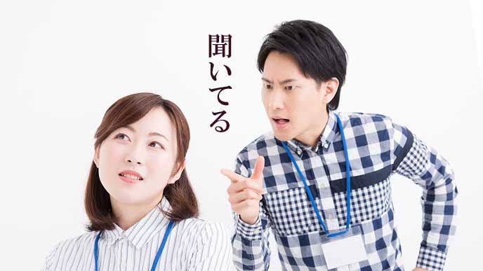 うわの空の部下に怒る上司