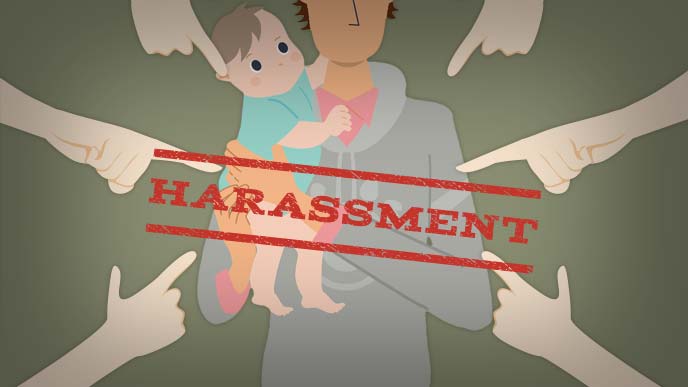 赤ちゃんを抱っこする男性をみんなで指さすイラスト