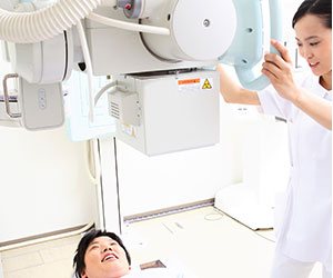 レントゲン写真を撮る