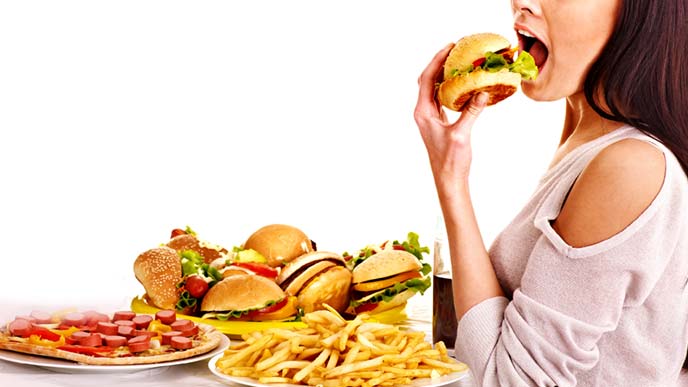 食べまくる若い女性