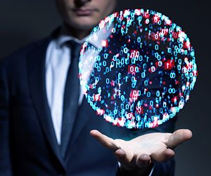 データを手に持つ人の手